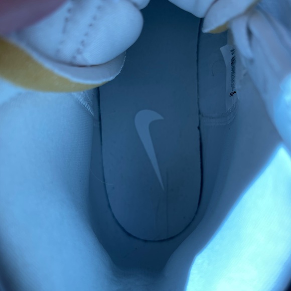 Nike high top white leather with leopard Nike swirl. Size 10 - Picture 5 of 5